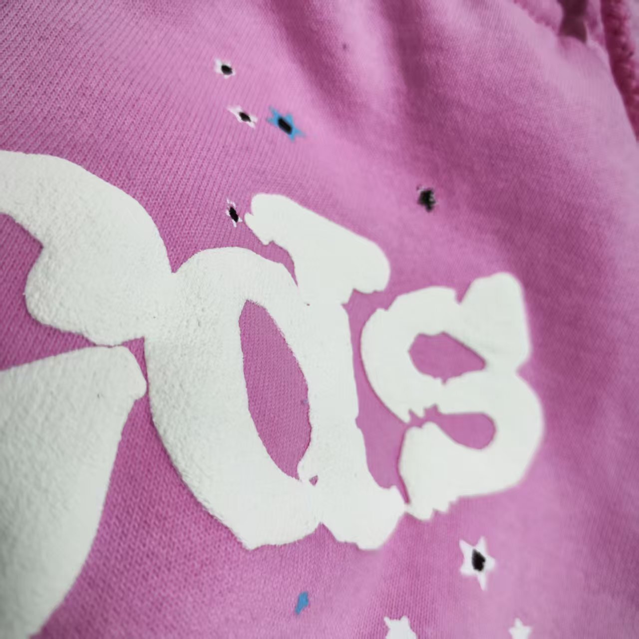 Raised puff-print texture detail on SP5DER Atlanta pink sweatpants
Close-up of clean puff-print edges on SP5DER Atlanta sweatpants