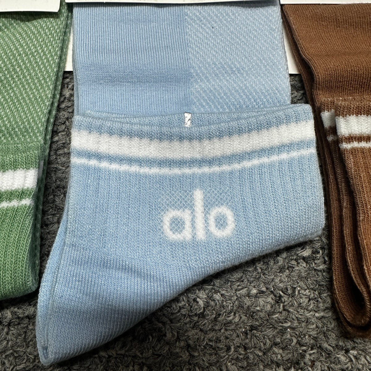 Alo Yoga Unisex Throwback Socks