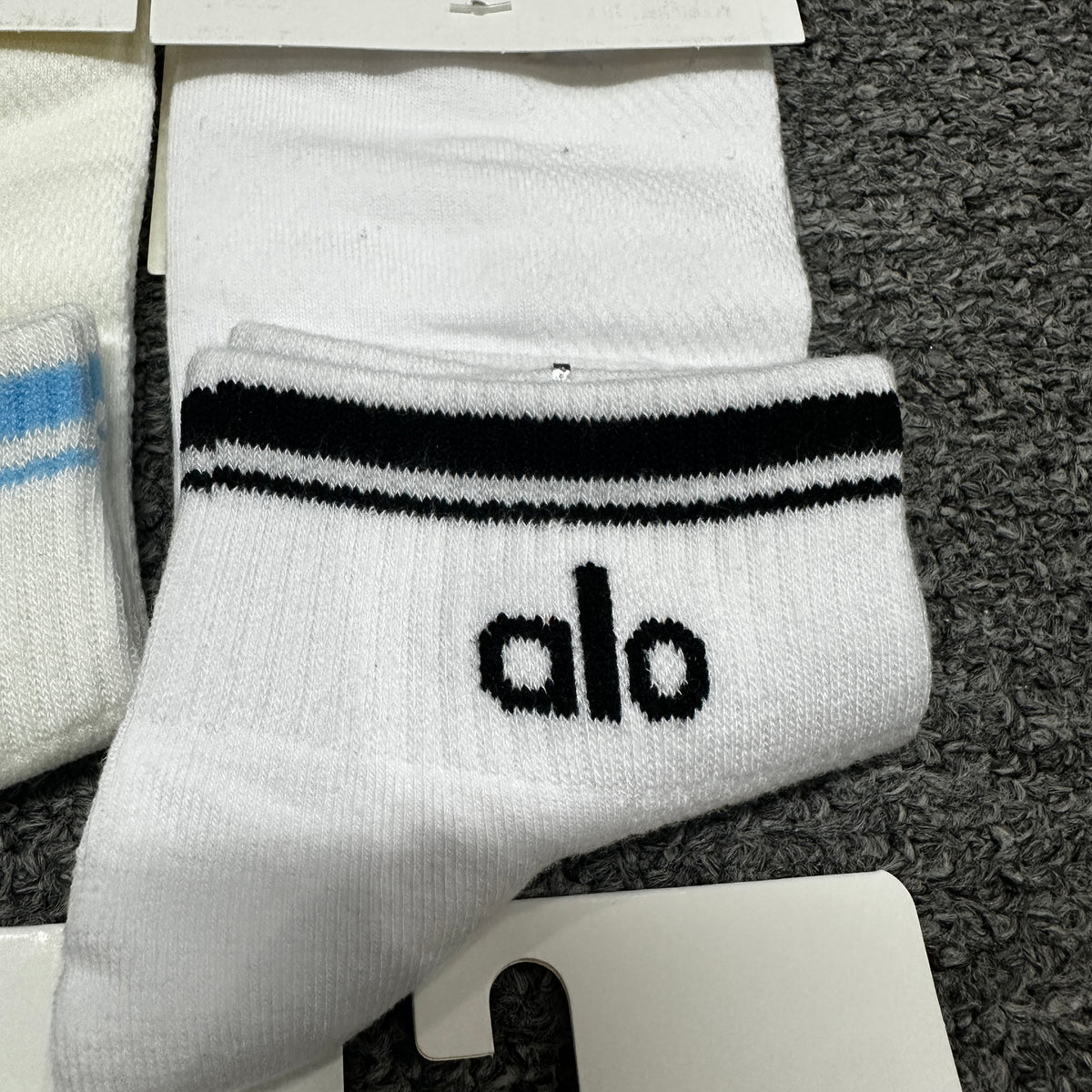 Alo Yoga Unisex Throwback Socks