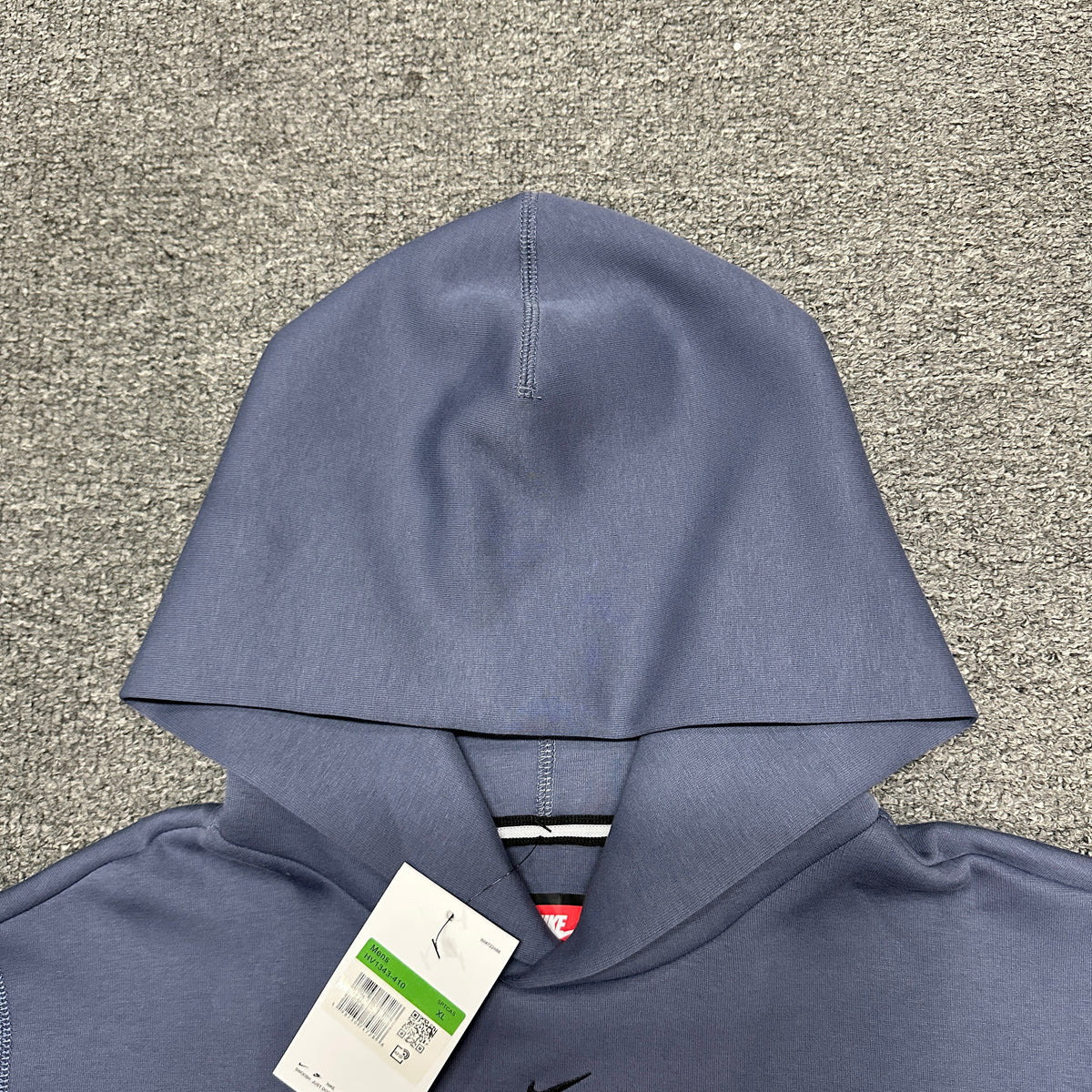Nike Tech Men's Pullover Hoodie with Reflective Design Accents