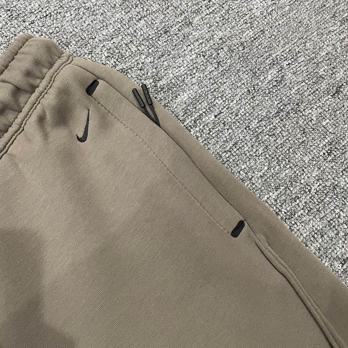 Nike Tech Men's Wide-Leg Fleece Pants