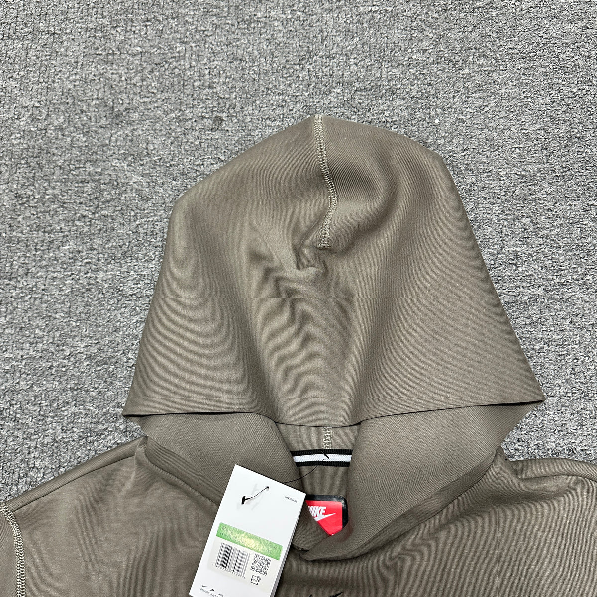 Nike Tech Men's Fleece Pullover Hoodie with Reflective Accents
