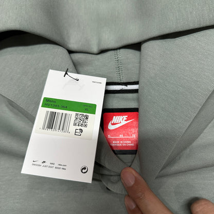 Nike Tech Men's Pullover Hoodie with Reflective Design Accents