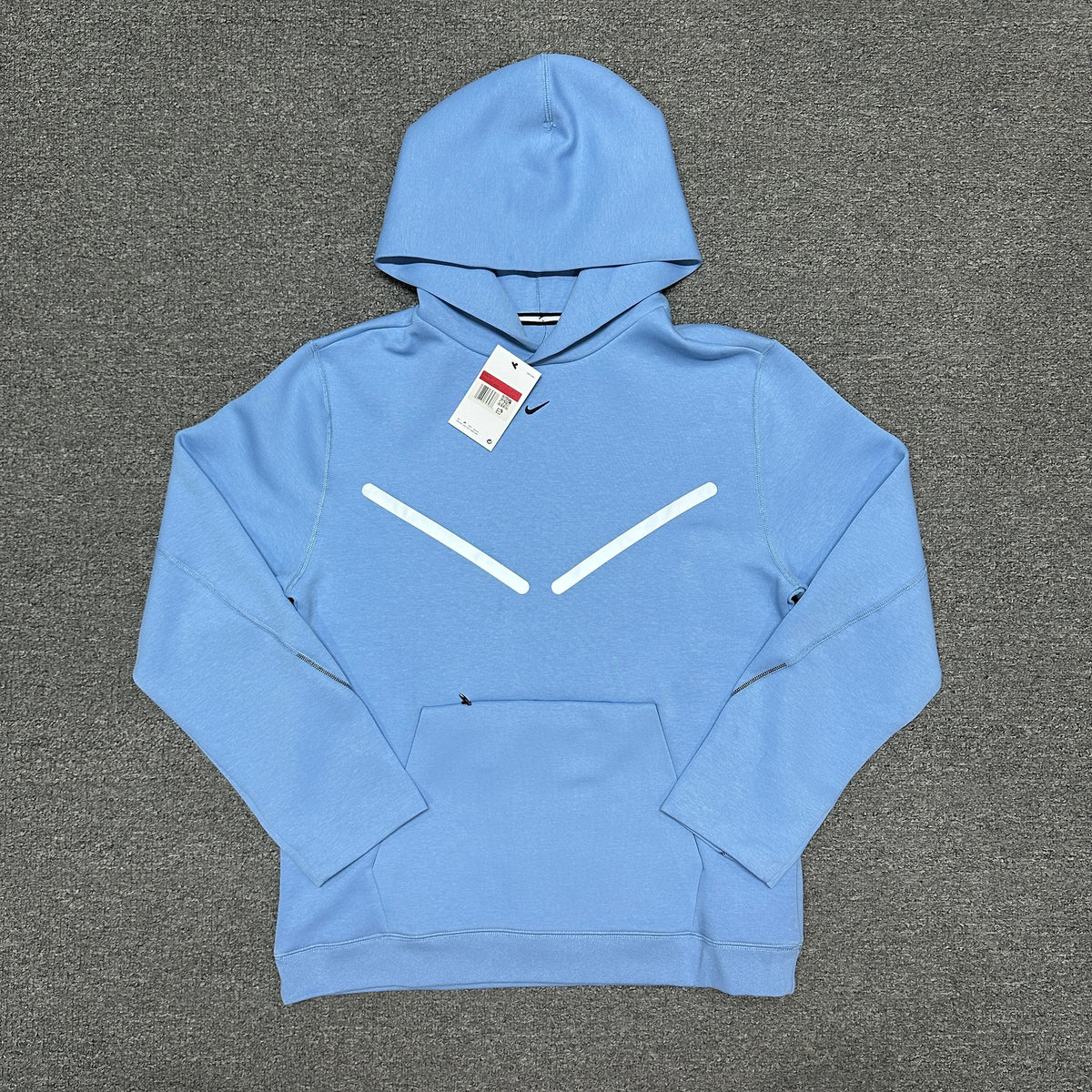 Nike Tech Men's Pullover Hoodie with Reflective Design Accents
