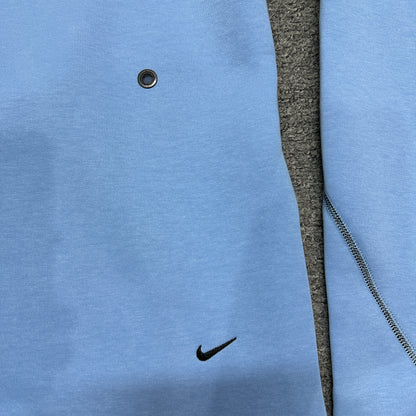 Nike Tech Men's Pullover Hoodie with Reflective Design Accents