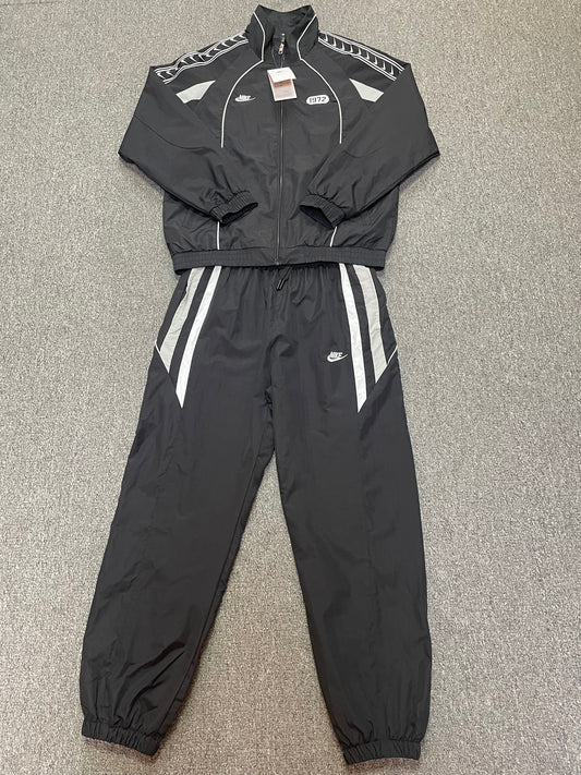 Nike Sportswear Mock-Neck "Established 1972" Woven Tracksuit