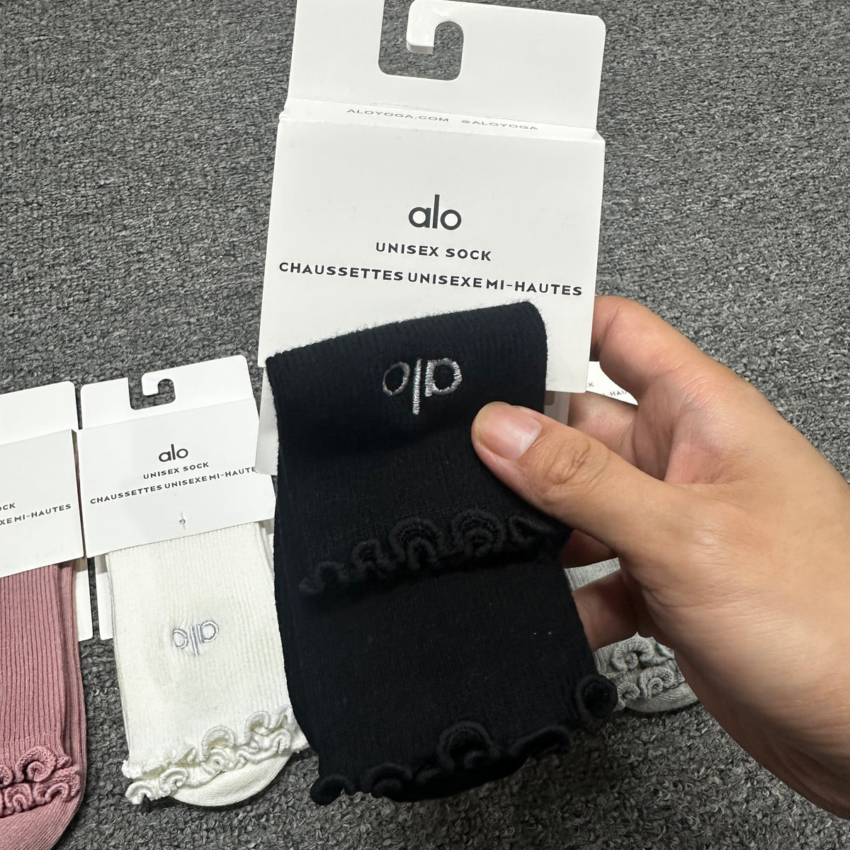 Alo Yoga Women's Lettuce Edge Socks