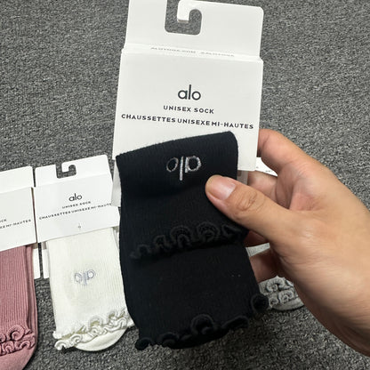 Alo Yoga Women's Lettuce Edge Socks