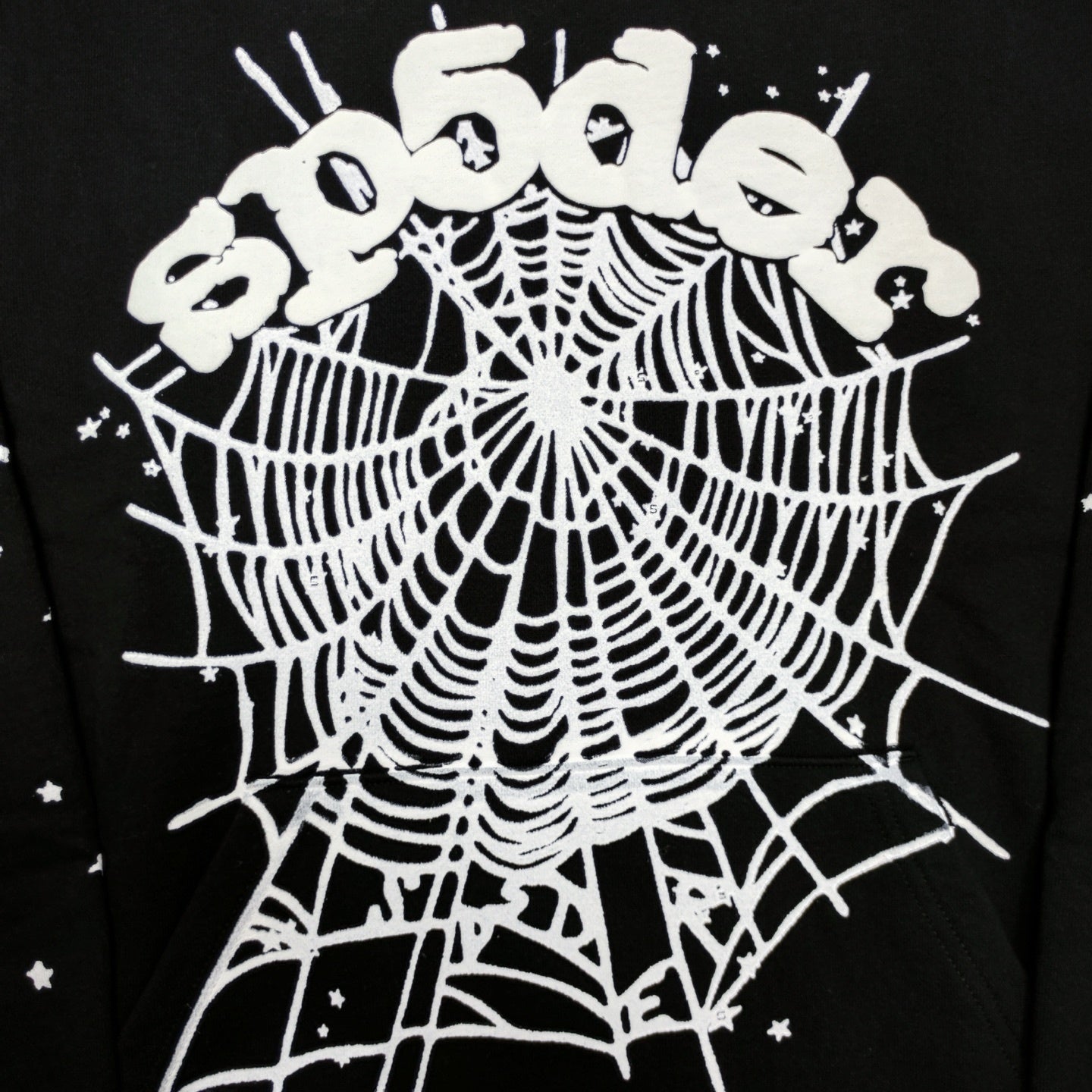 Full white puff-print artwork on Sp5der OG Web Hoodie Black with oversized logo and spider web
Close-up of raised white Sp5der lettering and web print details on the black OG Web Hoodie
Side angle showing the three-dimensional white puff-print texture on Sp5der OG Web Hoodie Black