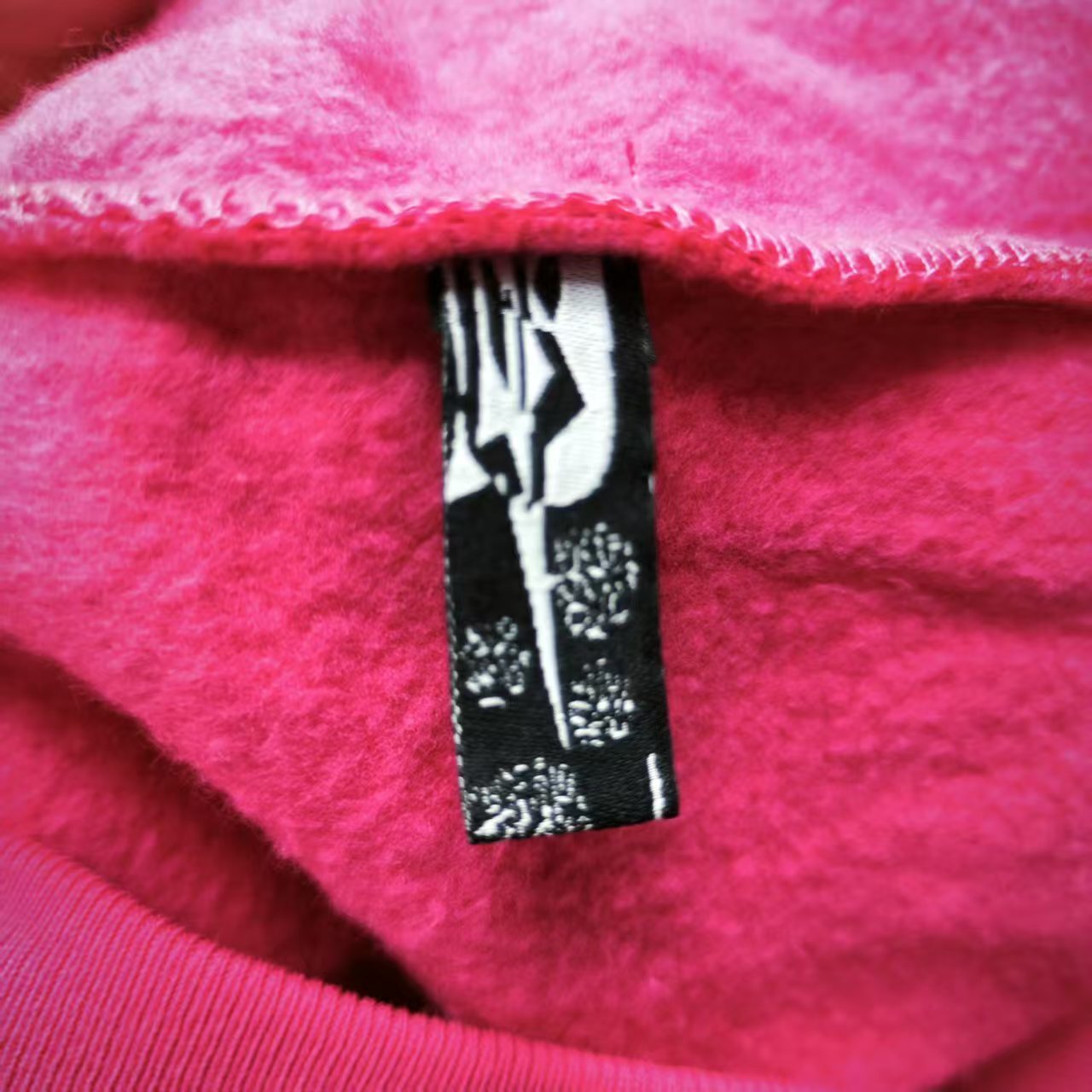 Sp5der P*NK Hoodie Pink neck label and size tag detail
Sp5der P*NK Hoodie Pink care label and washing instruction detail