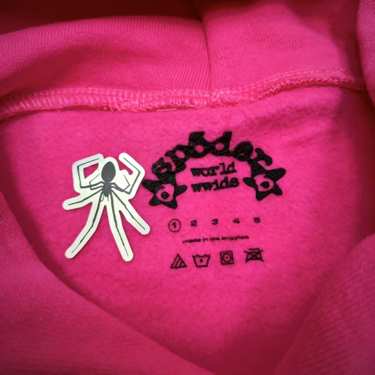 Sp5der P*NK V2 Hoodie Pink neck label and size tag detail
Sp5der P*NK V2 Hoodie Pink care label and washing instruction detail