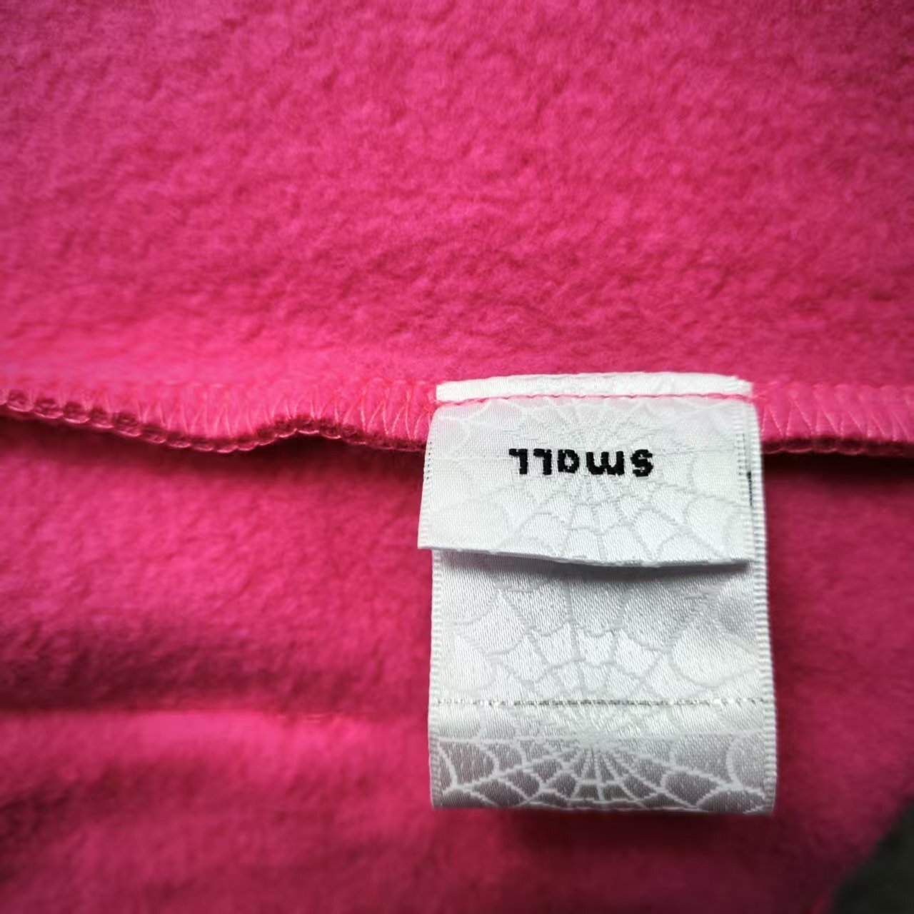 Sp5der P*NK V2 Hoodie Pink neck label and size tag detail
Sp5der P*NK V2 Hoodie Pink care label and washing instruction detail