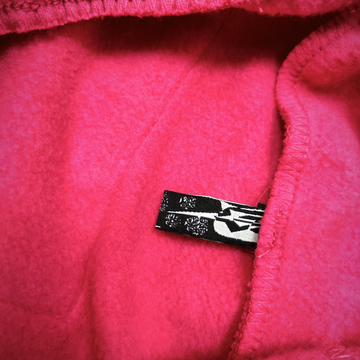 SP5DER P*NK V2 pink sweatpants care label front view
SP5DER P*NK V2 pink sweatpants washing instructions label back view
Fabric composition details on SP5DER P*NK V2 sweatpants care label
