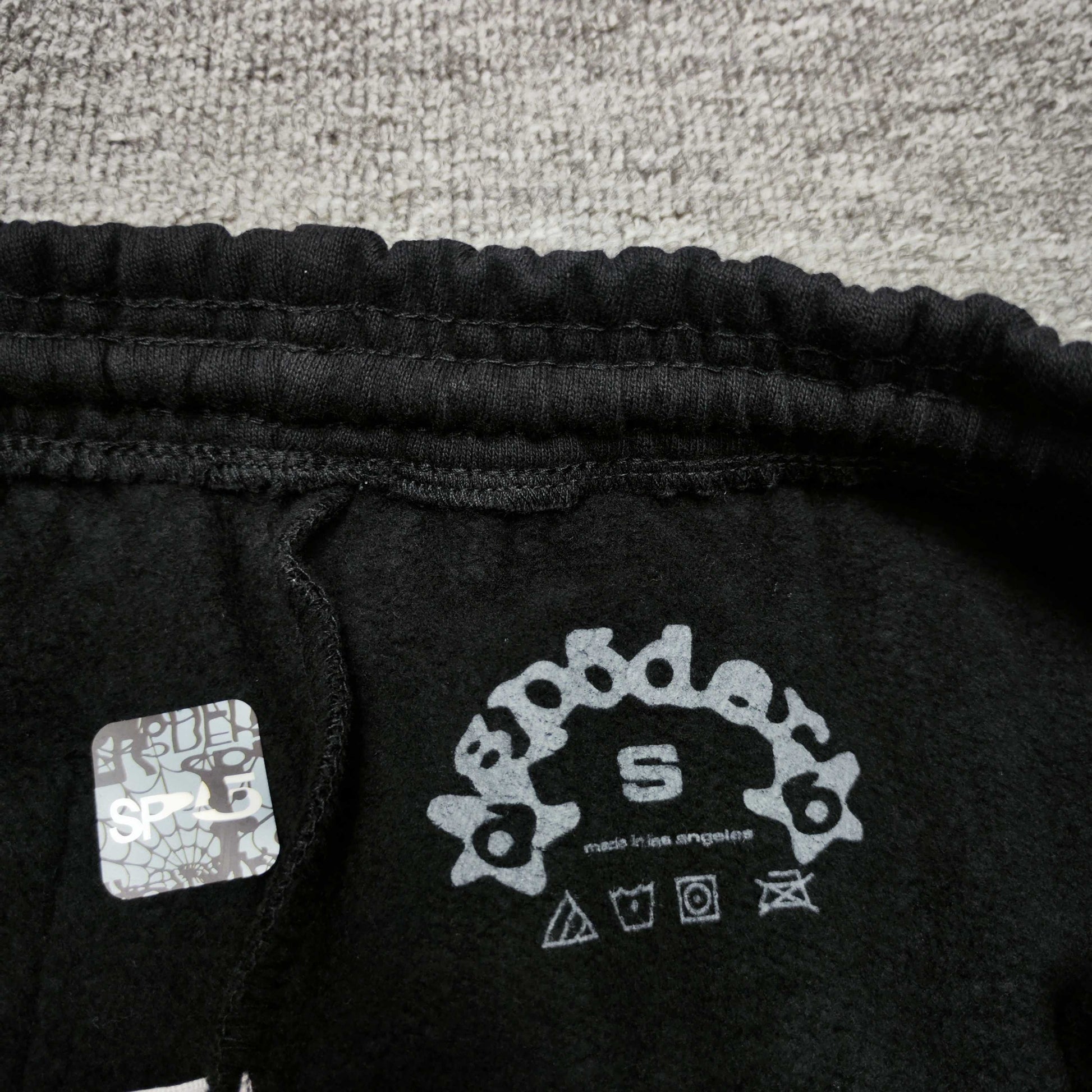 SP5DER OG Web black sweatpants inner waistband label detail
SP5DER OG Web black sweatpants size label detail