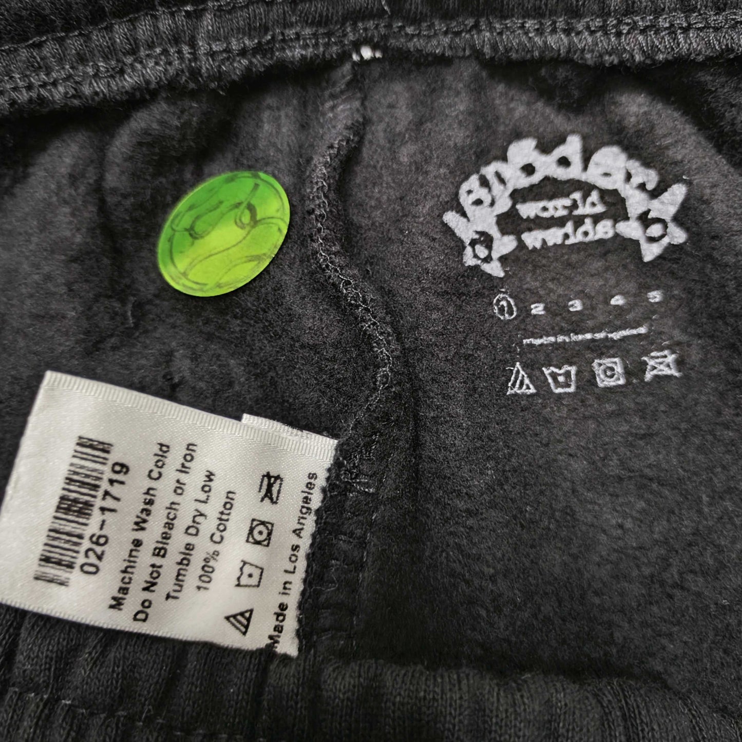 SP5DER Souvenir black sweatpants size label detail
SP5DER Souvenir black sweatpants care label front view