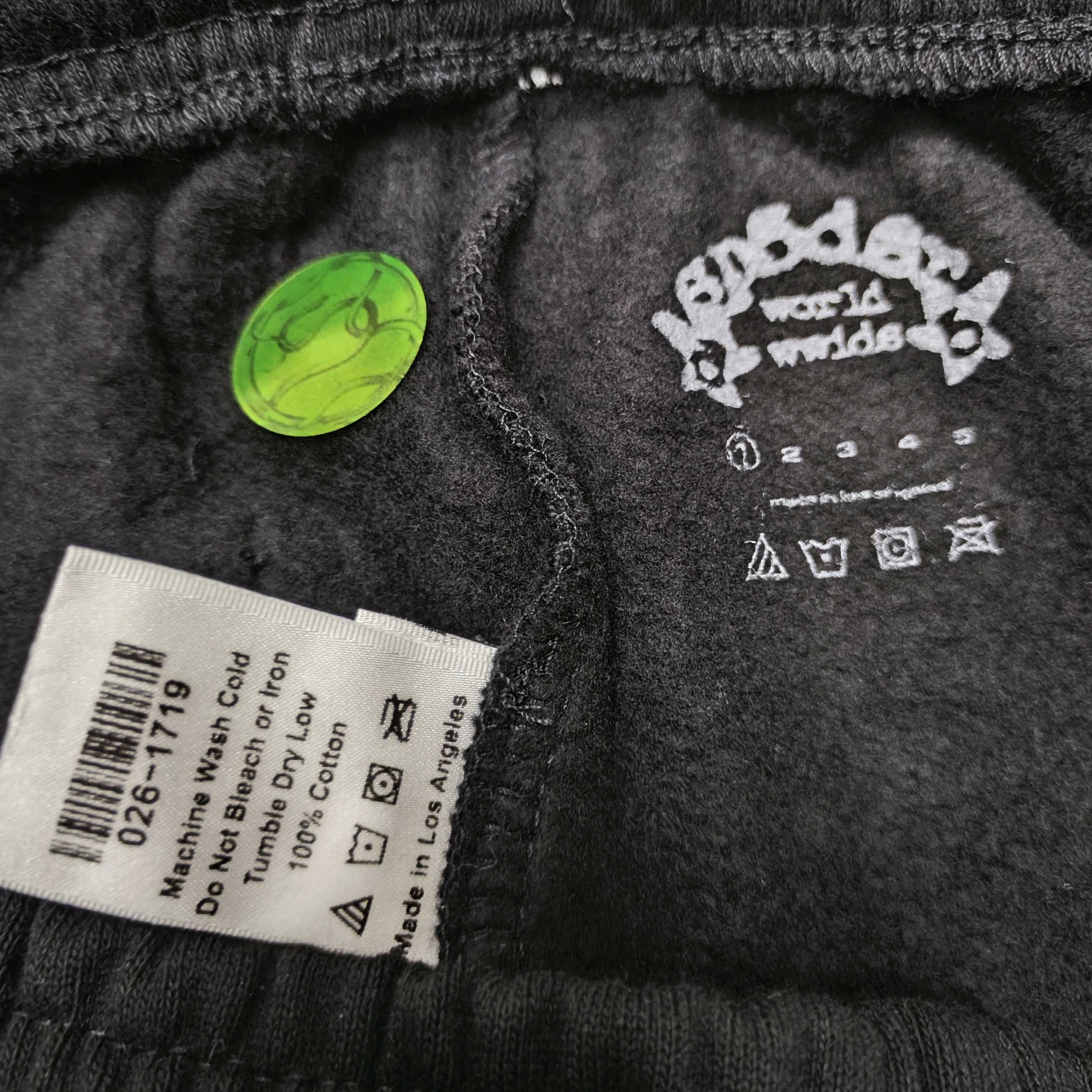 SP5DER Souvenir black sweatpants size label detail
SP5DER Souvenir black sweatpants care label front view