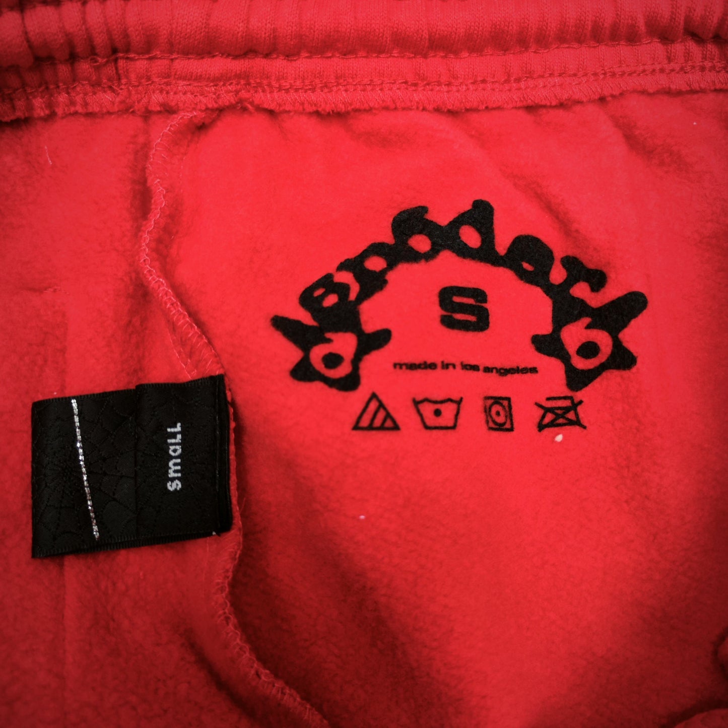 SP5DER P*NK V2 red sweatpants inner waistband label detail
SP5DER P*NK V2 red sweatpants size label detail