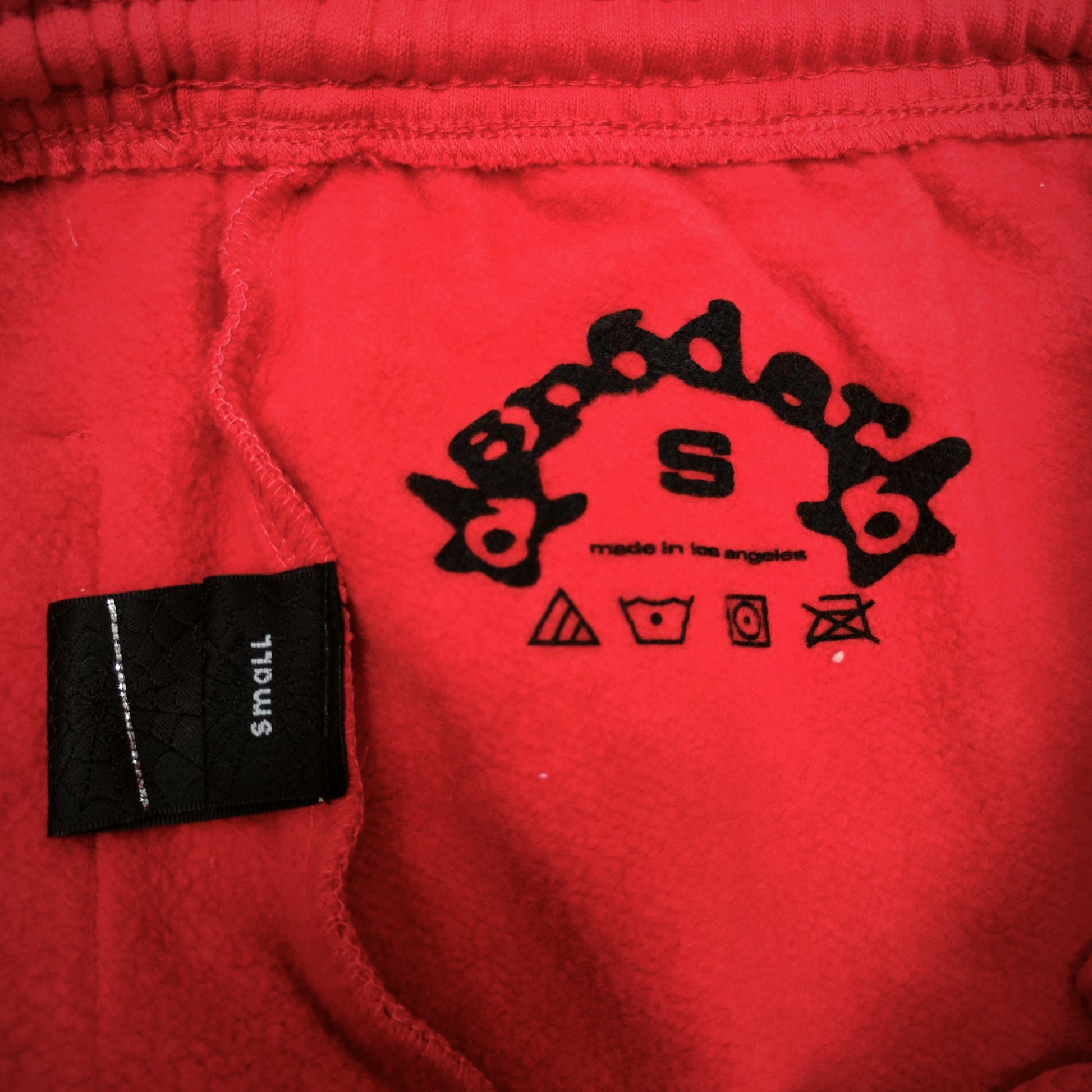 SP5DER P*NK V2 red sweatpants inner waistband label detail
SP5DER P*NK V2 red sweatpants size label detail