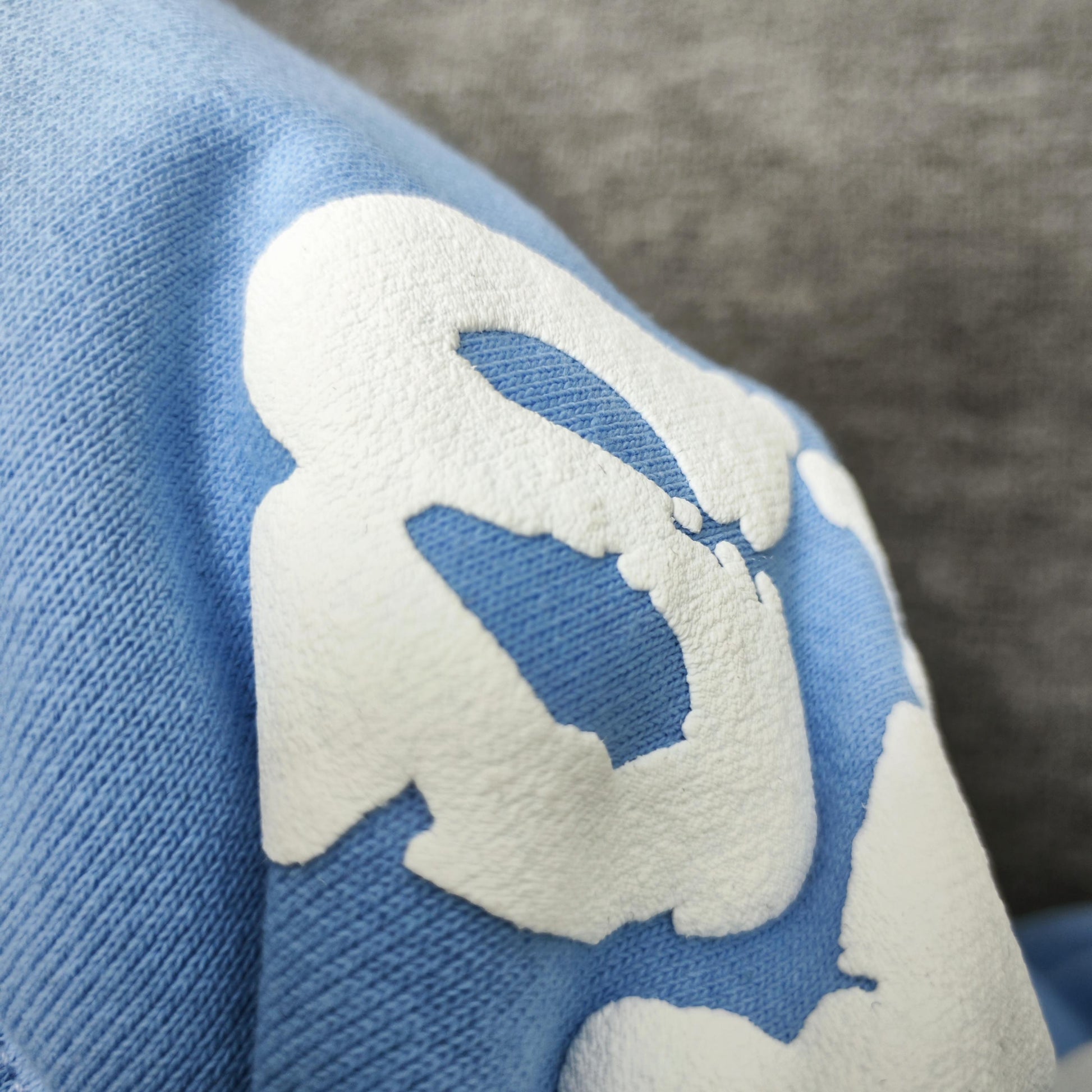 Raised white puff-print texture on SP5DER Classic sky blue sweatpants
Close-up of clean puff-print edges on SP5DER Classic sweatpants
