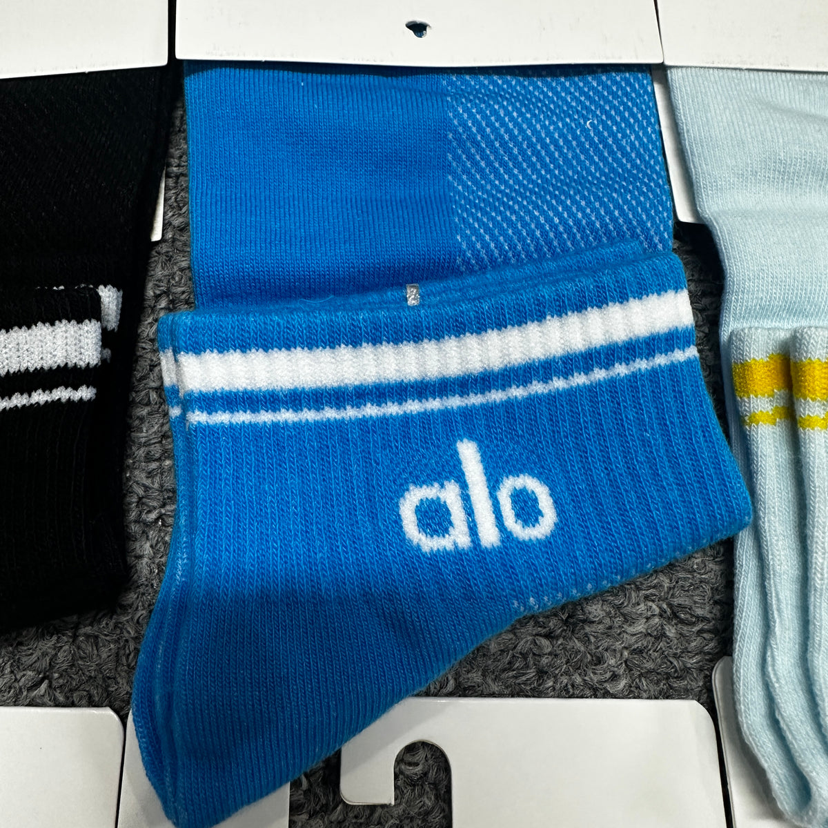 Alo Yoga Unisex Throwback Socks
