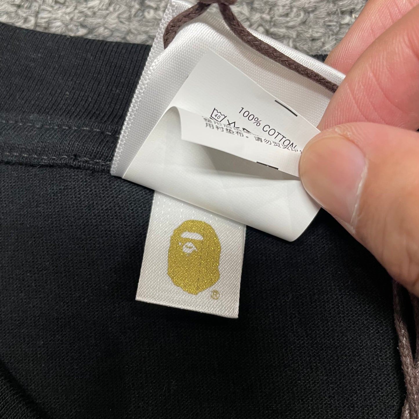 BAPE Streetwear T-shirt gold label detail