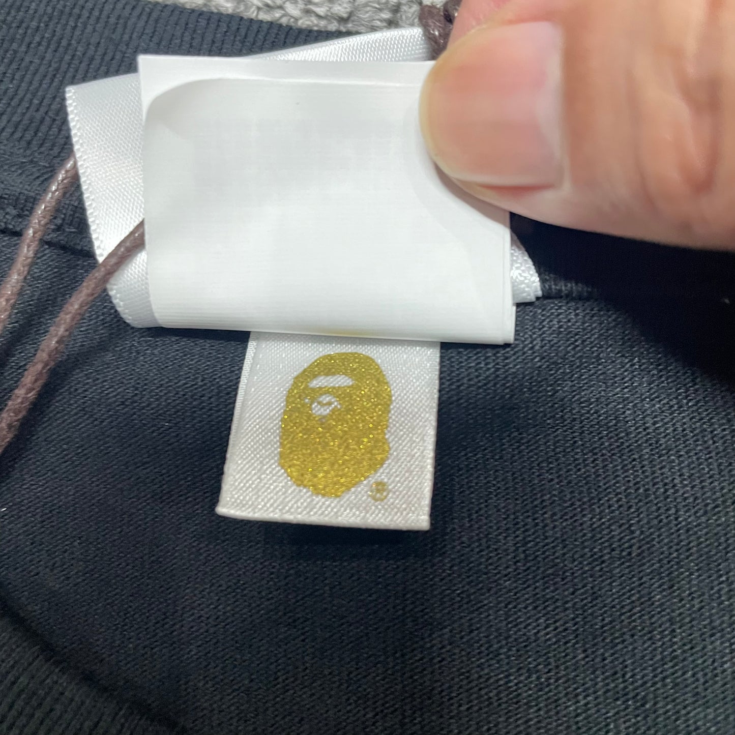 BAPE Streetwear T-shirt gold label detail