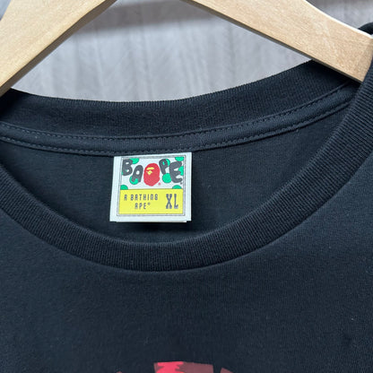 Graphic T-shirt crew neckline and woven neck label detail