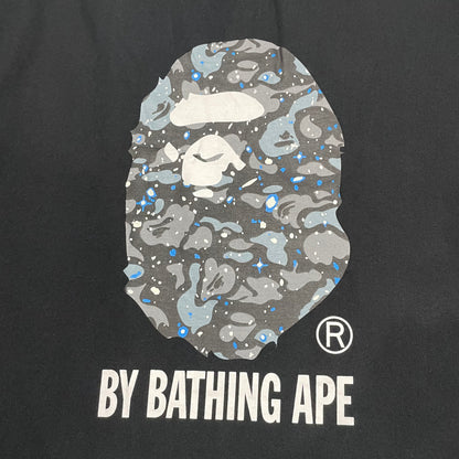 Large grey Space Camo Ape Head graphic on black BAPE T-shirt
Close-up of Space Camo Ape Head print on black BAPE T-shirt
Detailed grey white and blue Space Camo pattern on black BAPE T-shirt
White By Bathing Ape lettering detail on black Space Camo T-shirt
