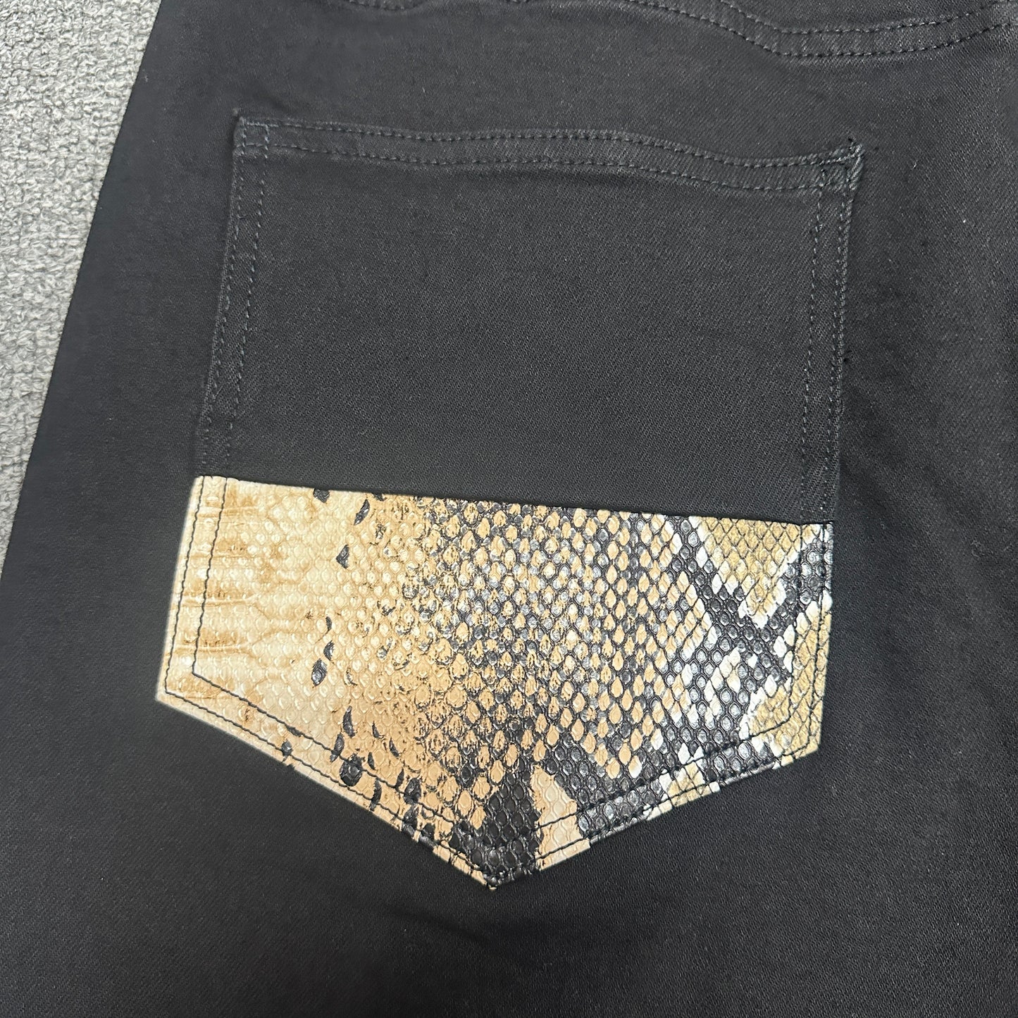 AMIRI Staggered Logo Skinny Jeans Black Gold