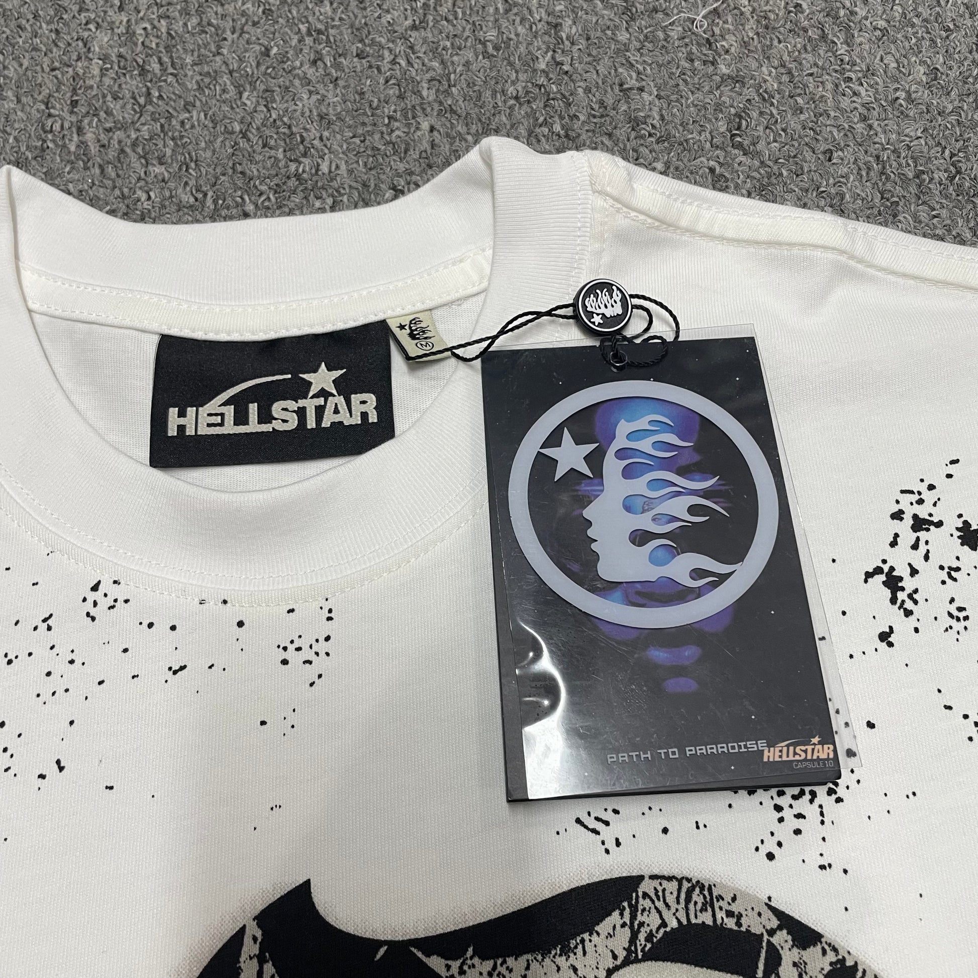 Hellstar branded neck label and crew-neck stitching on the Flame Tribal Motion T-Shirt
Ribbed crew-neck collar and stitching detail on the Hellstar graphic T-shirt
Size label detail inside the Hellstar Flame Tribal Motion graphic T-shirt
Hellstar branded hangtag attached to the Flame Tribal Motion T-Shirt