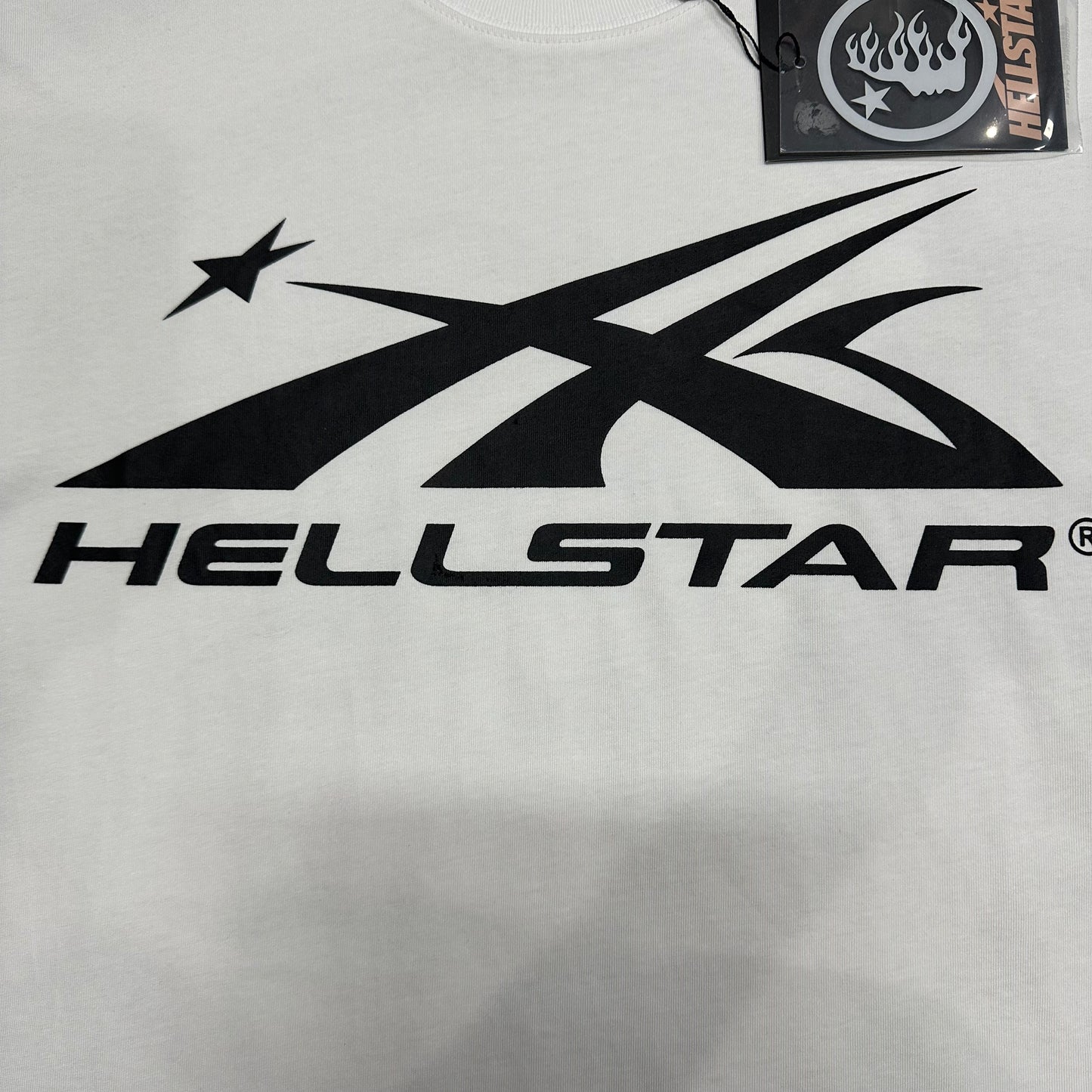 Full black H-Star logo print on Hellstar Classic white T-shirt
Detailed regular screen print on Hellstar Classic Logo white T-shirt
Black H-Star symbol and Hellstar lettering detail on white T-shirt