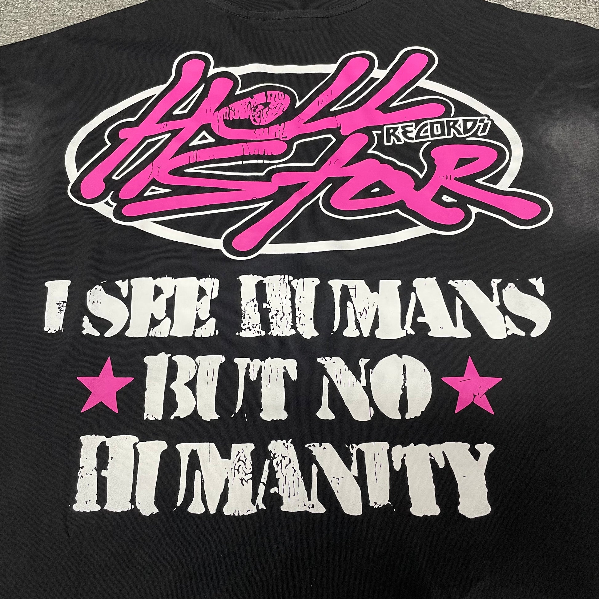 Pink and white high-contrast print detail on Hellstar washed black T-shirt
Full back graphic on Hellstar I See Humans But No Humanity T-shirt
Close-up of the rear artwork on Hellstar No Humanity graphic T-shirt