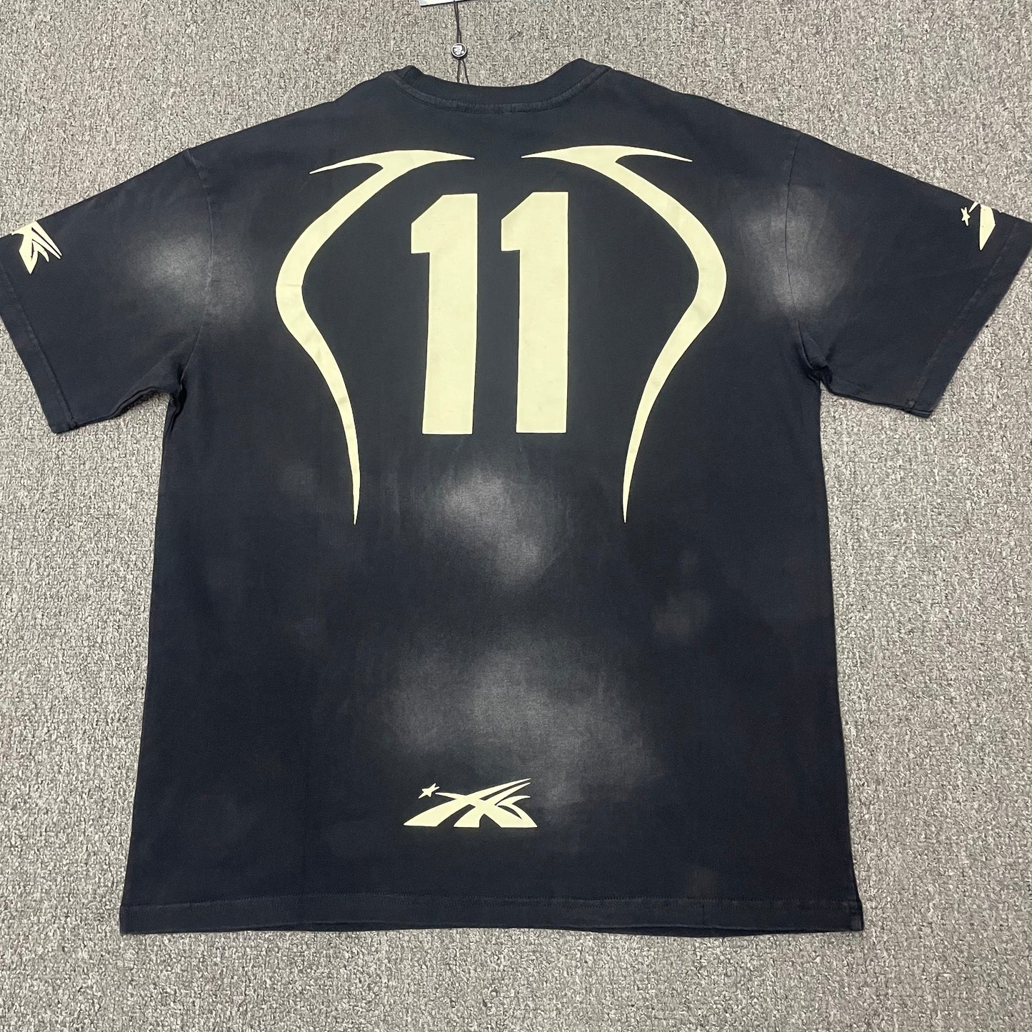 Hellstar Fist Bump washed black T-shirt back view