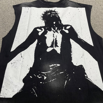 Oversized monochrome figure graphic on the back of Hellstar cutoff T-shirt
High-contrast black and white seated figure artwork on Hellstar T-shirt
Close-up of oversized monochrome back graphic on Hellstar cutoff T-shirt
Detailed view of monochrome seated figure artwork on the back of Hellstar T-shirt
Close-up of thorn-crown silhouette detail in the Hellstar back graphic