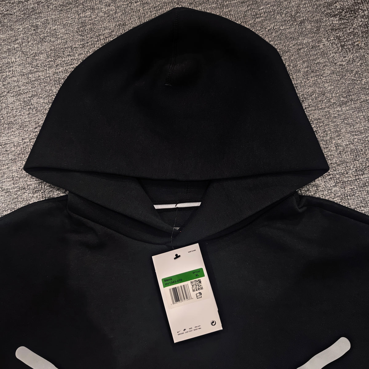 Nike Tech Men's Pullover Hoodie with Reflective Design Accents