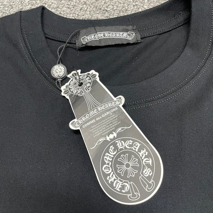 Chrome Hearts Floral Horseshoe T-shirt crew neck stitching hang tag and neck label details
Close-up of the crew neck stitching on Chrome Hearts Floral Horseshoe short sleeve T-shirt
Chrome Hearts Floral Horseshoe T-shirt hang tag and branded neck label close-up