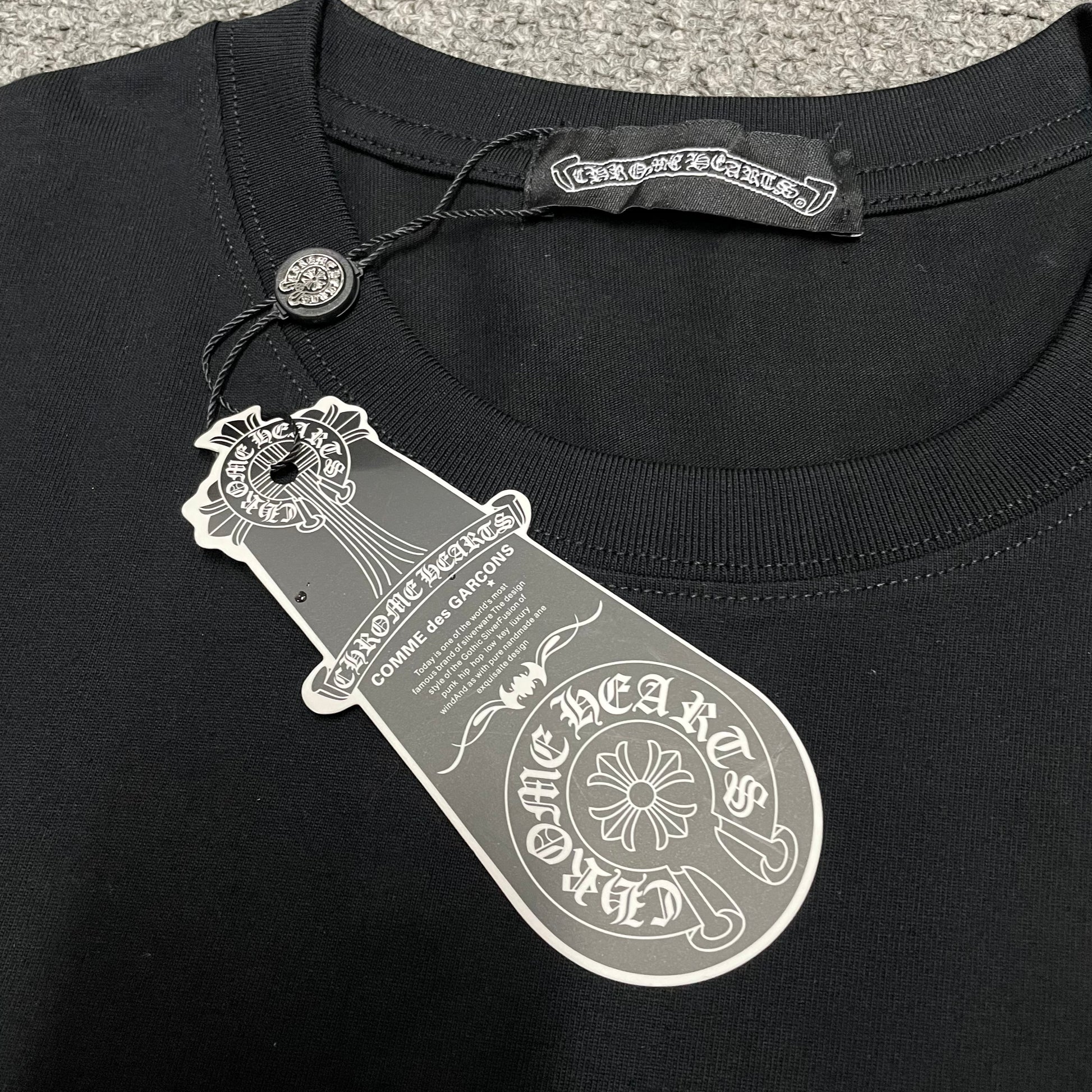 Chrome Hearts style t-shirt collar label hang tag and neck detail
Chrome Hearts style t-shirt size label wash label and hem stitching detail
