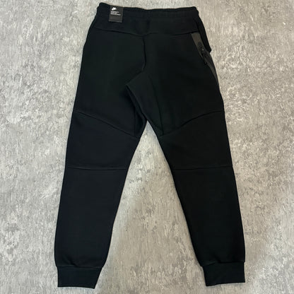 Nike Sportswear Tech Fleece Men's Tapered Reflective Trim Color-Block Joggers