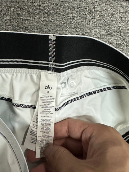 ALO Heart Throb White Black legging elastic logo waistband construction detail
ALO Heart Throb White Black workout set care label and fabric information
ALO Heart Throb White Black high-waist legging inner label and size detail
White Black ALO Heart Throb stretch fabric inner surface close-up