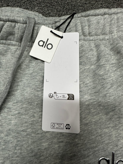 ALO Accolade Athletic Heather Grey elastic waistband and drawstring construction detail
ALO Accolade Athletic Heather Grey sweatpant inner waist label and size detail
ALO Accolade Athletic Heather Grey straight leg sweatpant with branded retail hangtags
