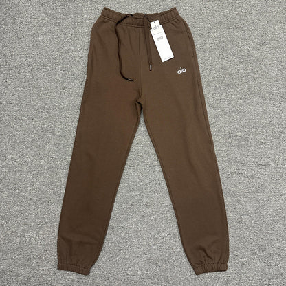 Alo Yoga Accolade Sweatpants Front View Heavyweight Fleece Joggers Wholesale