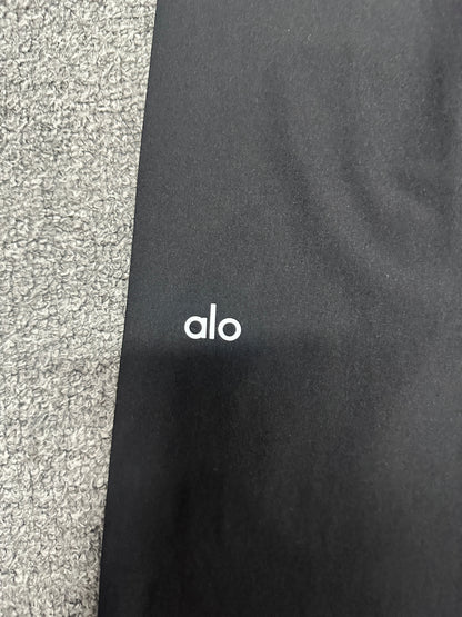 Alo Yoga Center Front Waistband Printed Alo Logo Close-Up