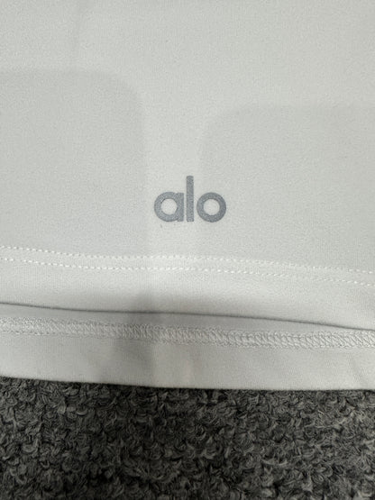 ALO logo detail on White Alosoft Crop Finesse Short Sleeve
Soft inner Alosoft fabric close-up of White Crop Finesse Short Sleeve
ALO Alosoft White crop tee bottom hem and double stitching detail