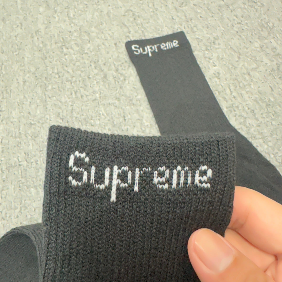Supreme x Hanes Crew Socks (4 Pack)