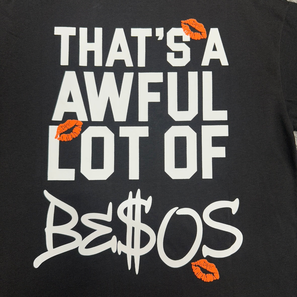 The "Besos" Tee