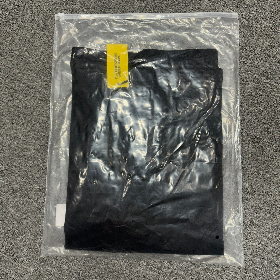 The "Besos" Tee