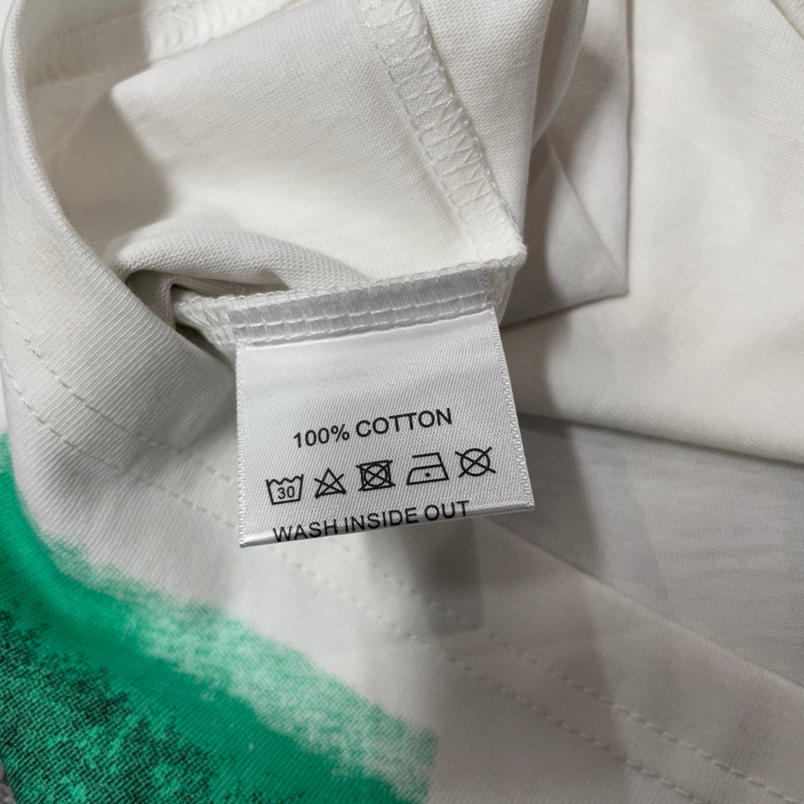 Vale Forever Valley Dreams Alien T-Shirt double stitched bottom hem detail
Vale Forever Valley Dreams Alien T-Shirt wash care label detail