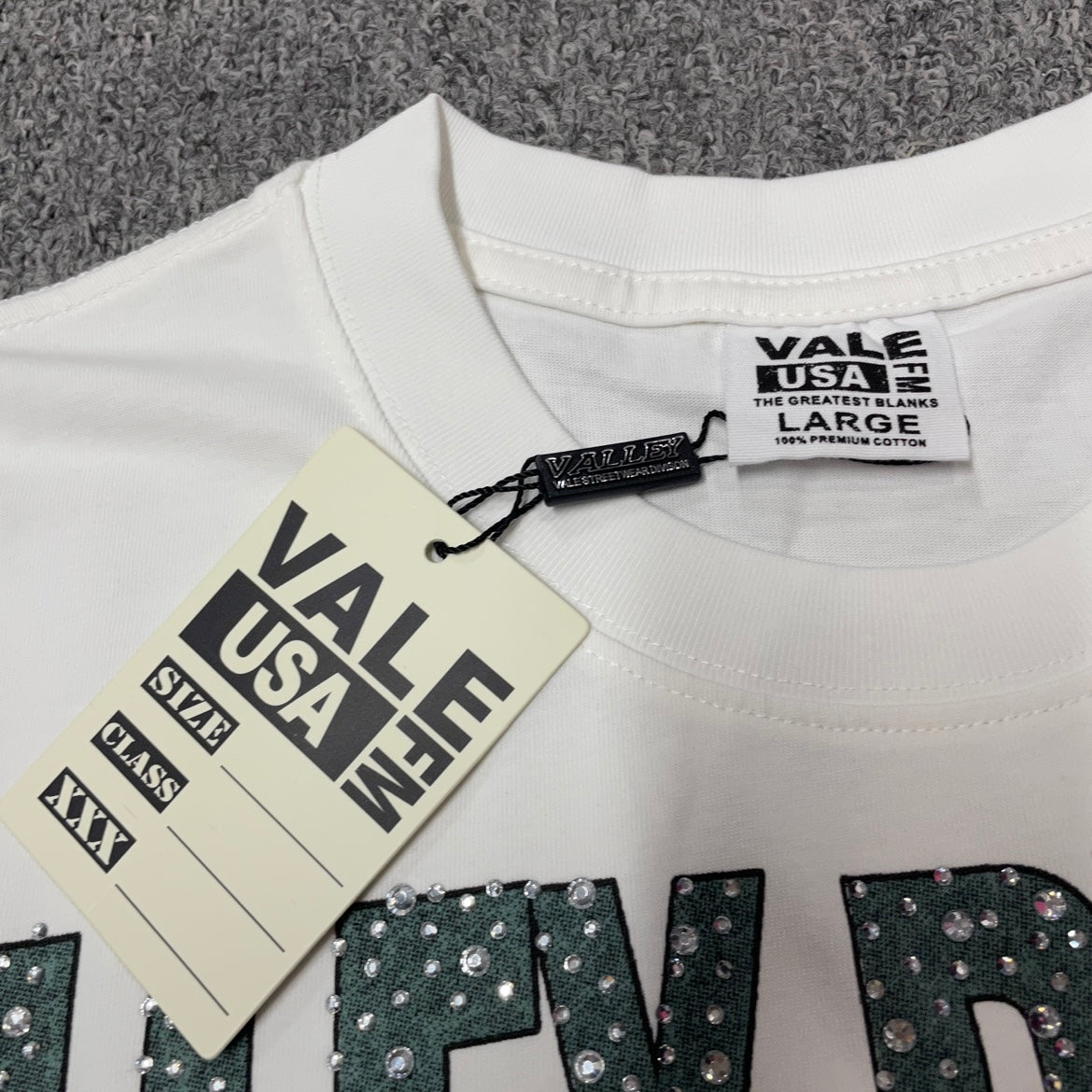 Vale Forever Destroyer King Tee reinforced crew neck stitching detail
Vale Forever Destroyer King Tee branded neck label close-up
Vale Forever Valley Dreams Destroyer King Tee size label detail
Vale Forever Destroyer King Tee branded hang tag detail

