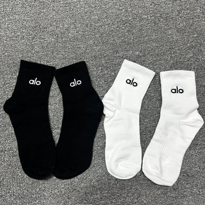Alo Yoga Unisex Half-Crew Throwback Sock