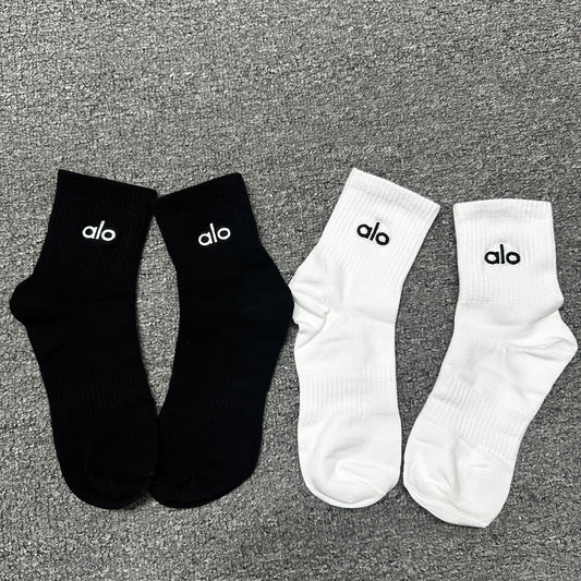 Alo Yoga Unisex Half-Crew Throwback Sock